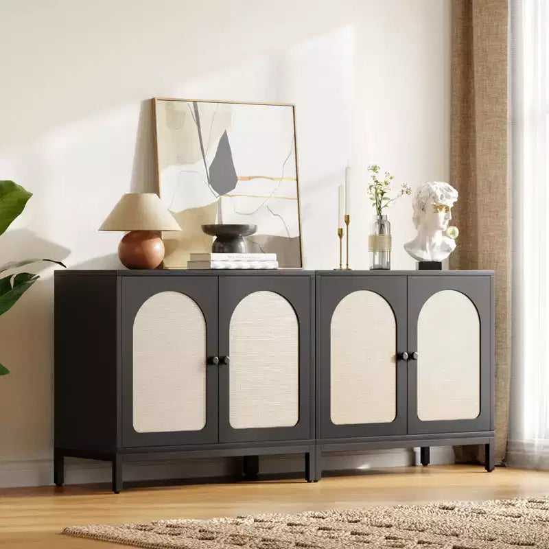 Buffet en rotin avec portes en rotin et étagères réglables