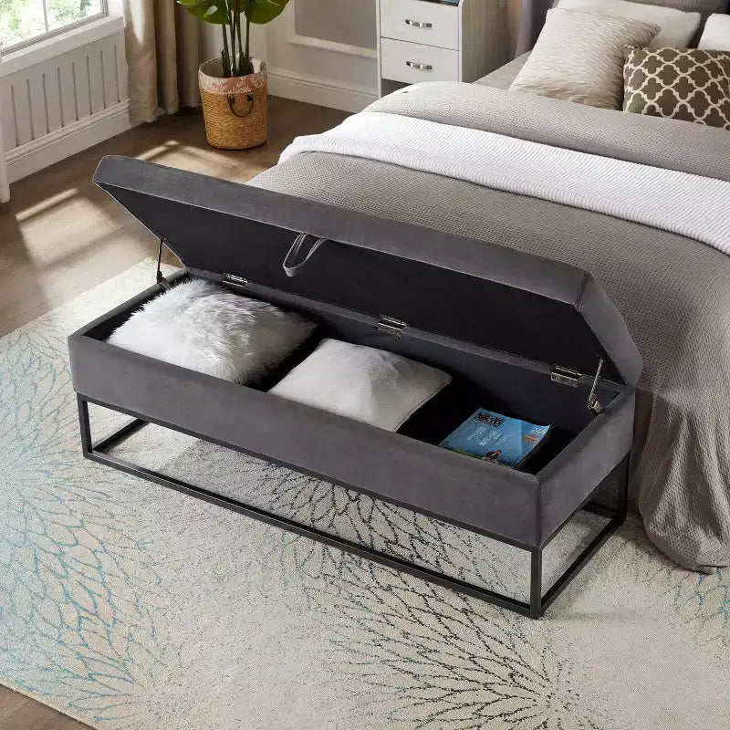 Banc ottoman de rangement en velours avec base en métal rembourrée capitonnée