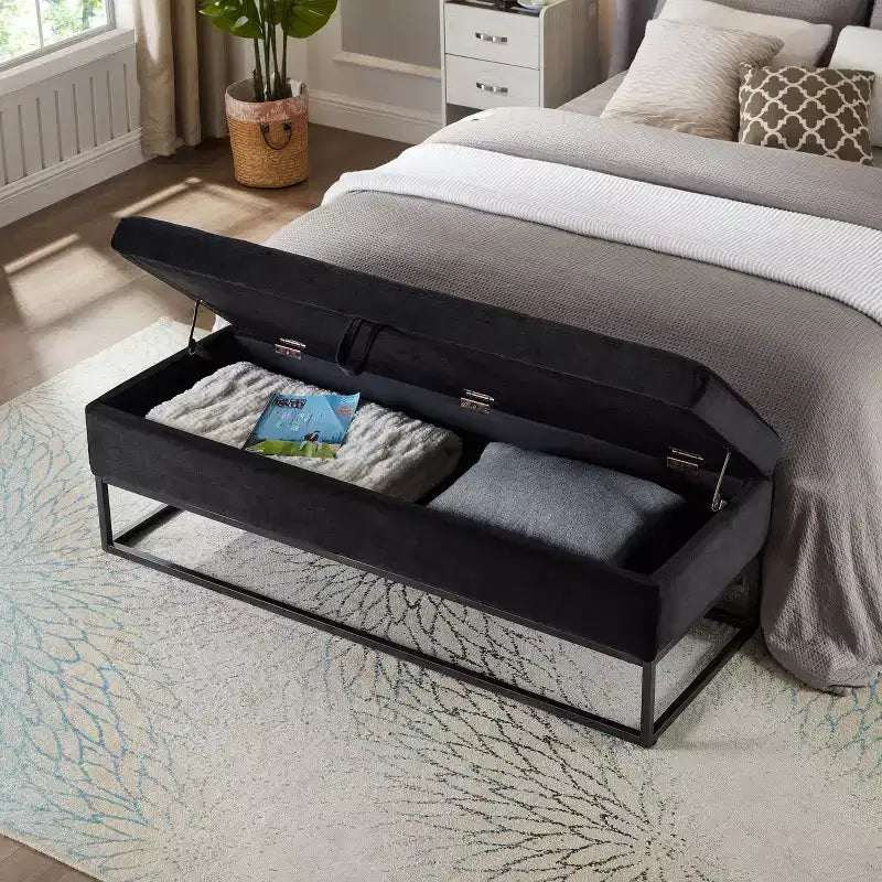 Banc ottoman de rangement en velours avec base en métal rembourrée capitonnée
