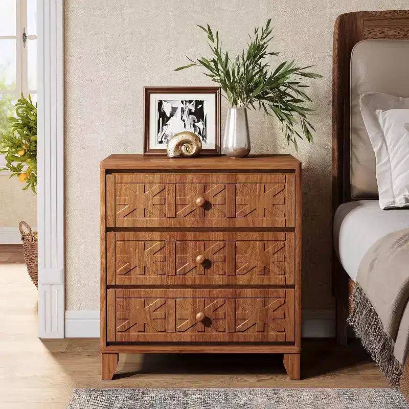 Lantine Nightstand with 3 Drawers, Farmhouse Bedside Table with Elegant Patterns, Industrial Night Stand End Table for Bedroom, Brown