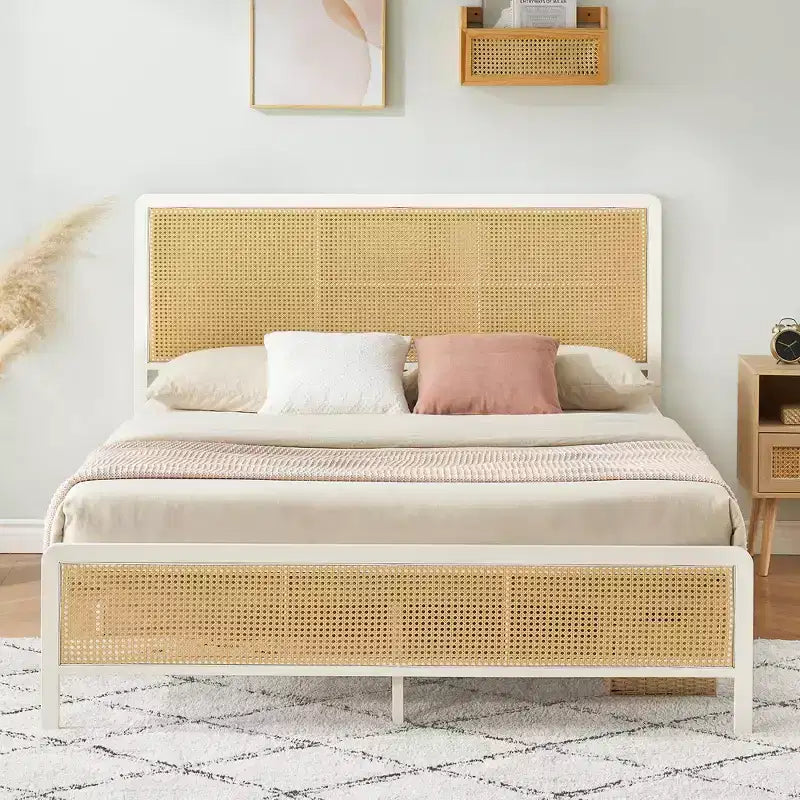 Lit plateforme en rotin avec tête de lit, style bohème moderne en cannage