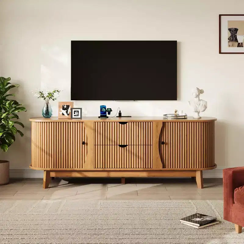Meuble TV avec prises électriques, 2 tiroirs et 2 portes grillagées