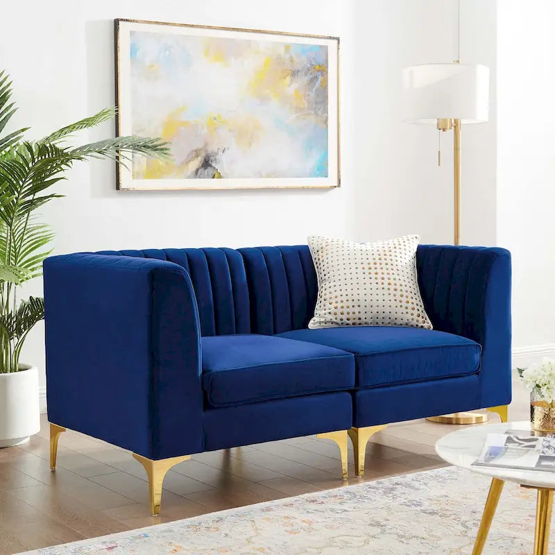 Triumph Zweisitzer-Sofa mit vertikaler Knopfheftung und strapazierfähigem Samtbezug