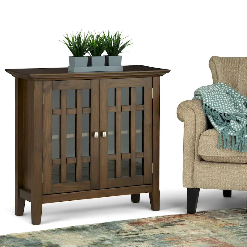 WYNDENHALL Halifax Mittelhoher Aufbewahrungsschrank aus MASSIVHOLZ, 37 Zoll breit, im Übergangsstil – 37 B x 17 T x 36 H